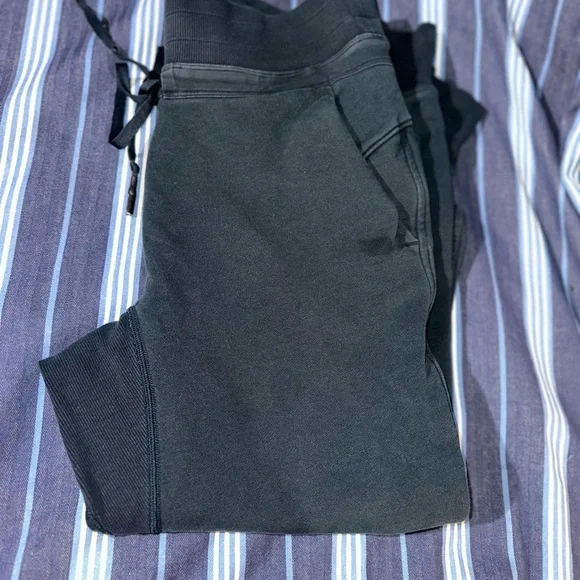 Lululemon Athletica NAVY Joggers - Picture 1 of 8